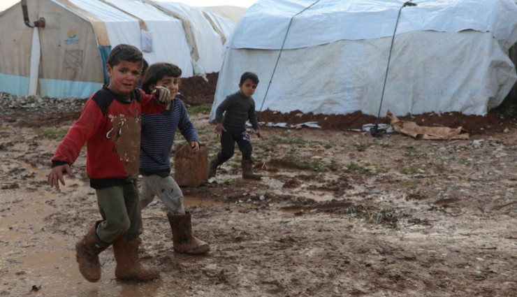 İngiltere Suriyeli Çocukların Eğitim Fonunu Kesti!
