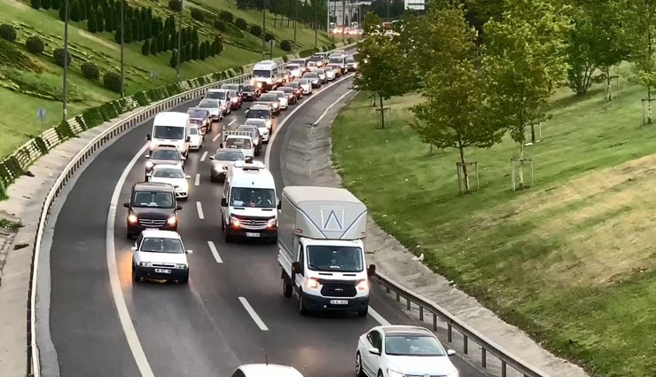 İstanbul'da Bayram Trafiği Başladı!