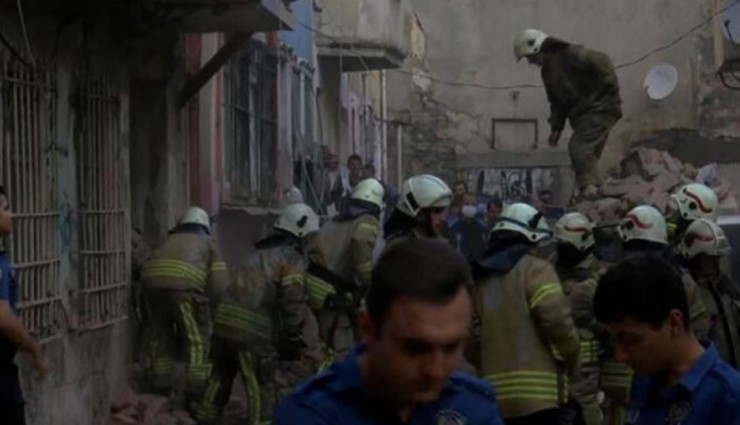 Beyoğlu'nda Bina Çöktü!