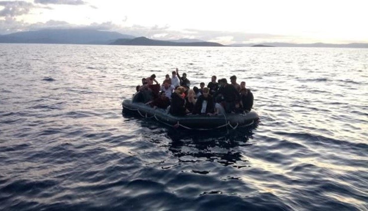 Göçmen Teknesi Battı: 5 Ölü!