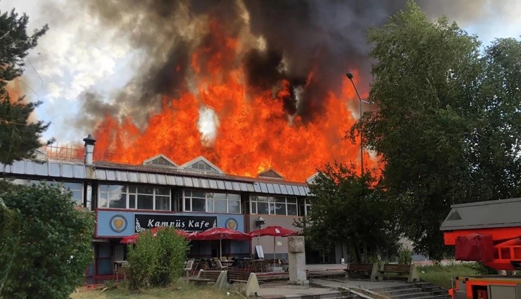 Üniversite Yemekhanesinde Yangın!