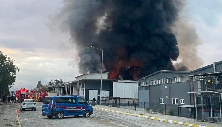 Uşak'ta Tekstil Fabrikasında Yangın!