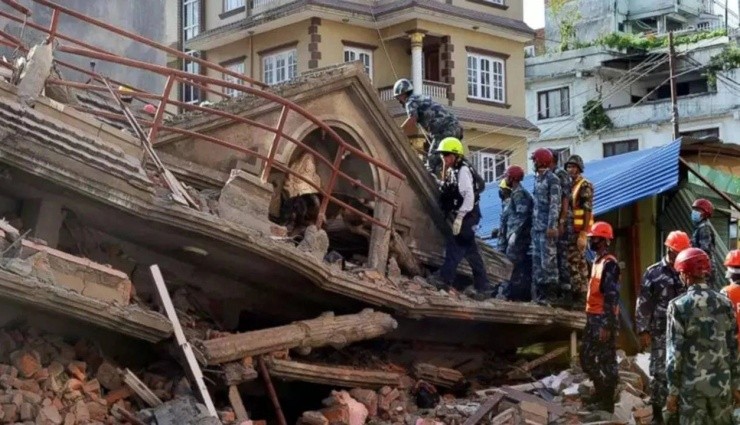 Nepal'de Deprem: 100 Kişi Hayatını Kaybetti!