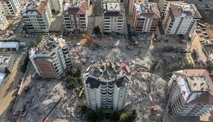 Depremde Yıkılan Binalarla İlgili 8 Kişi Yakalandı!