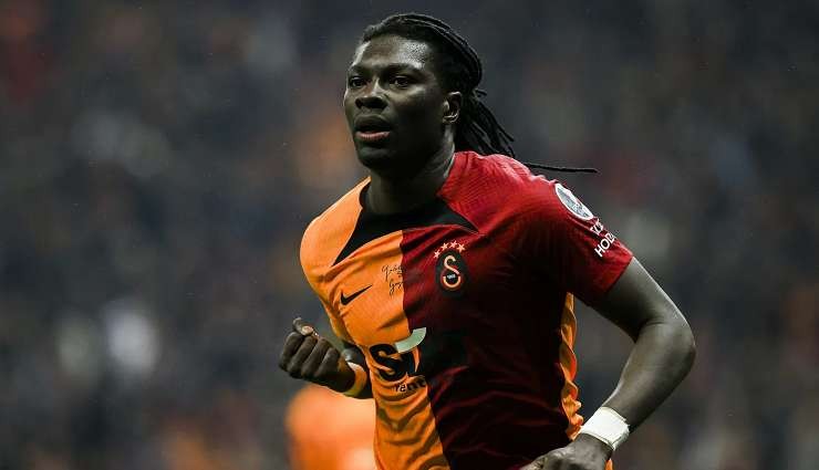 Galatasaray'da Gomis Krizi Çözüldü!