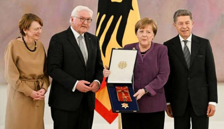 Merkel’e Almanya’nın En Yüksek Liyakat Nişanı Verildi!