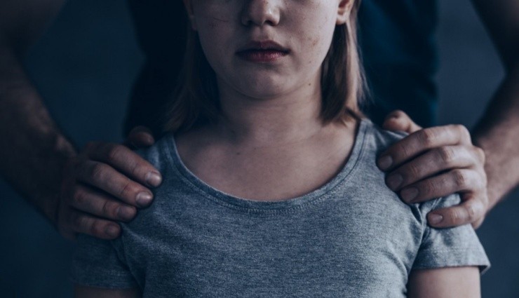 15 Yaşındaki Kız Çocuğuna Cinsel İstismar!