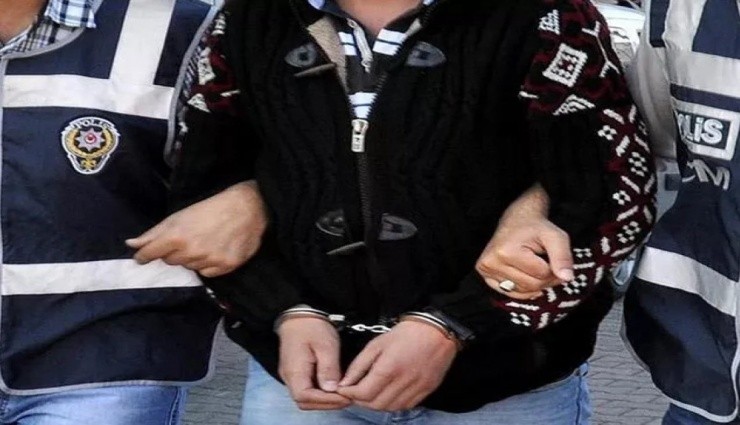 Erdoğan Afişine Bıyık Çizen Liseli Tutuklandı!