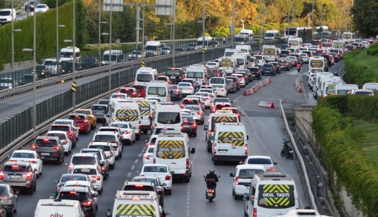 Okulun İlk Gününde Trafik Yoğunluğu!