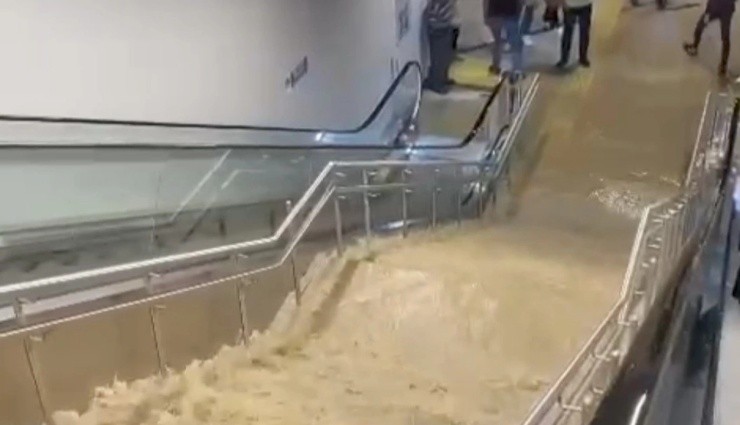 Pendik'te Metro Durağını Su Bastı!