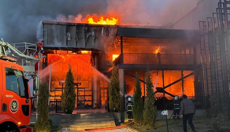 Kütahya'da Porselen Fabrikasında Yangın!