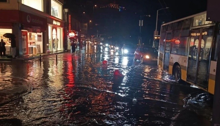 Bursa'da Yollar Göle Döndü!