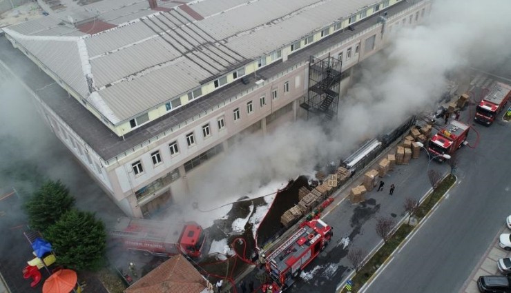 Beylikdüzü'nde Yangın: 5 Saattir Mücadele Sürüyor!