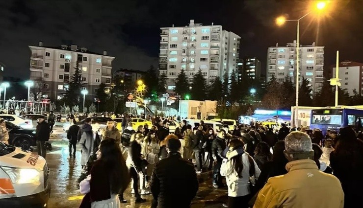 Ankara'da Metro İstasyonunda Yangın!