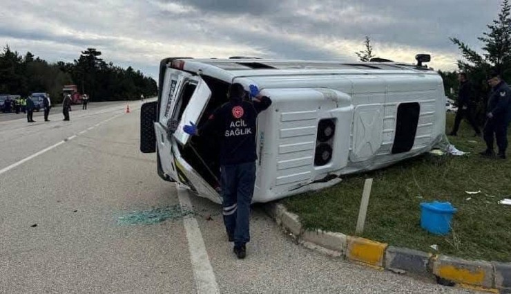 Balıkesir'de Okul Servisi TIR'la Çarpıştı: 8 Öğrenci Ağır Yaralı!