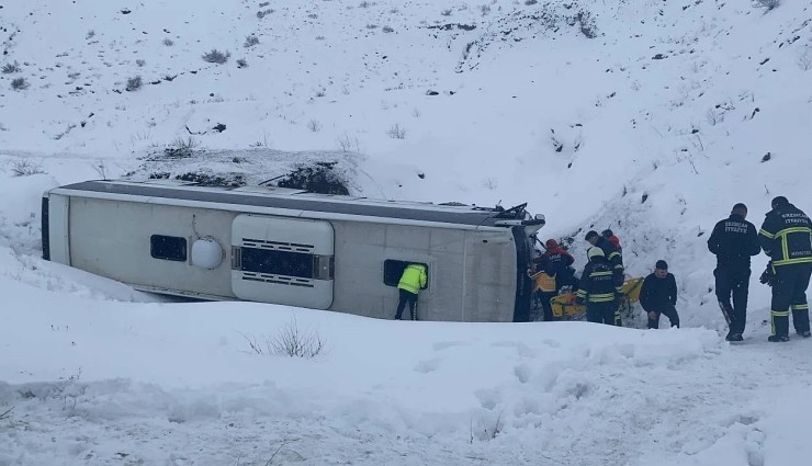 Erzincan'da Yolcu Otobüsü Devrildi: Yaralılar Var