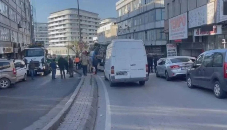 Güngören'de Aynı Yol İkinci Kez Çöktü!