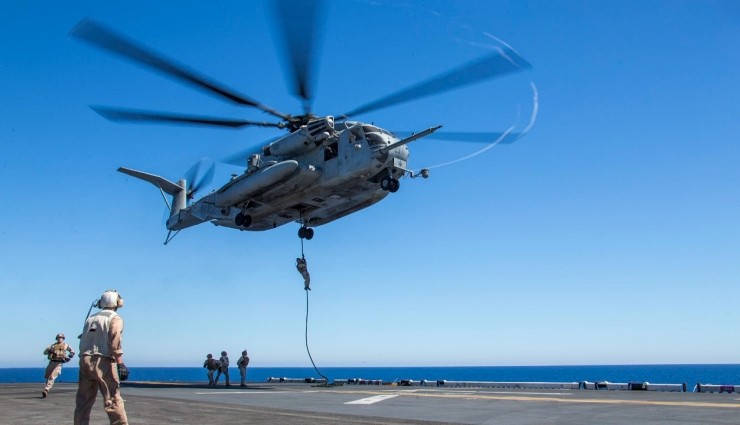 ABD'de İçinde 5 Asker Bulunan Helikopter Kayboldu!