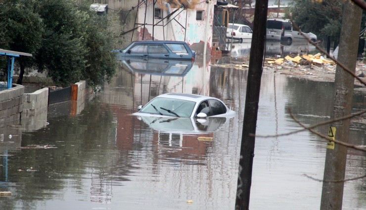 Antalya'da Sel: 1 Kişi Hayatını Kaybetti!