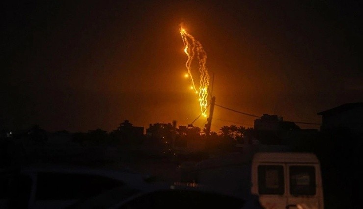 İsrail, Gazze Şeridi'ni Yoğun Şekilde Bombaladı!