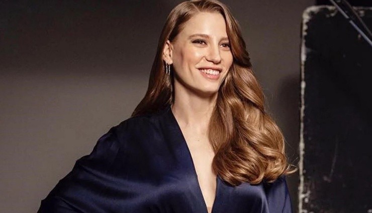 Serenay Sarıkaya, Uçak Yolculuğundan Paylaştı!