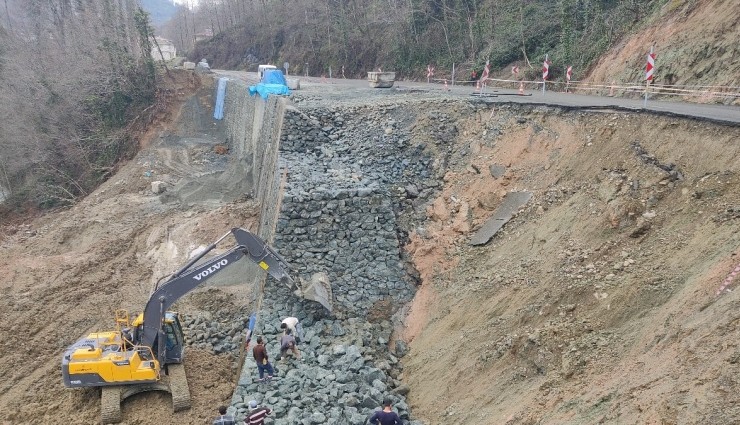 Trabzon'da Yol Çalışmasında Heyelan Felaketi!