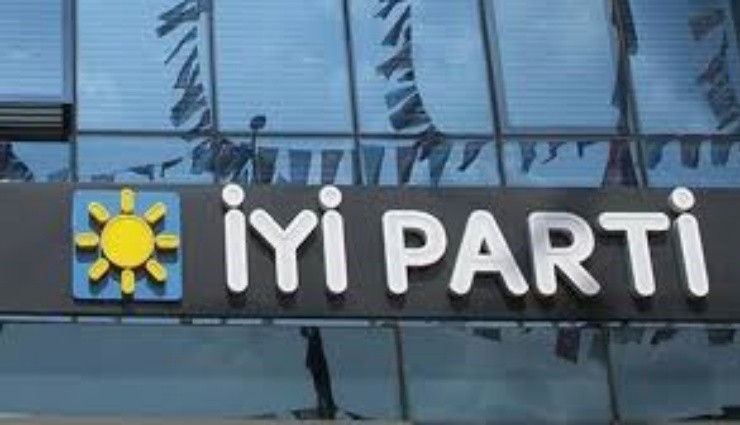 İyi Parti'de İstifa Depremi!