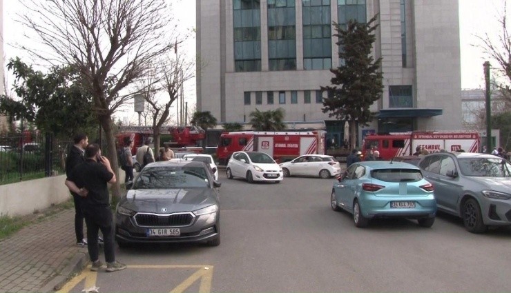 Kadıköy'de Lüks Bir Plazada Yangın!