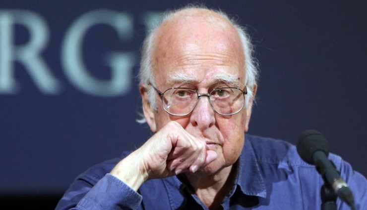 Nobel Ödüllü Fizikçi Peter Higgs Hayatını Kaybetti!