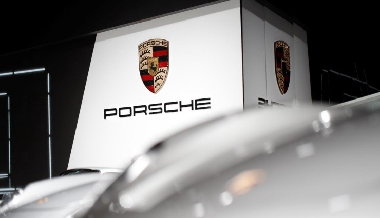 Porsche, Ünlü Markayla Dalga Geçti!