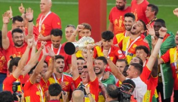 Göztepe Şampiyonluk Kupasını Kaldırdı!