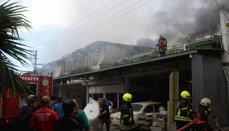 Mersin'de Sanayi Sitesinde Yangın!