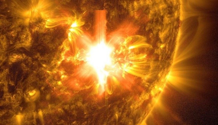 NASA, Güneş'teki Patlamanın Fotoğrafını Yayınladı!