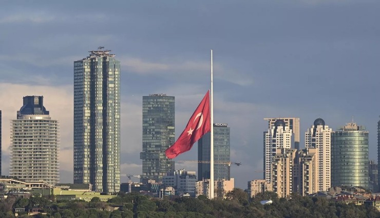 Türkiye'de Milli Yas Nedeniyle Bayraklar Yarıya İndirildi!
