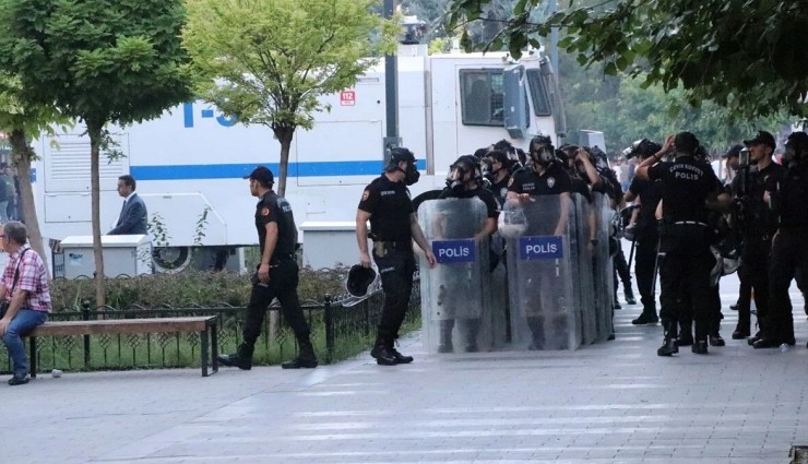 13 İlde Gösteri Yürüyüşü ve Açık Hava Toplantıları Yasaklandı!