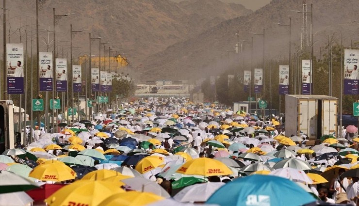 Hacı Adayları, Arafat'a Akın Ediyor!