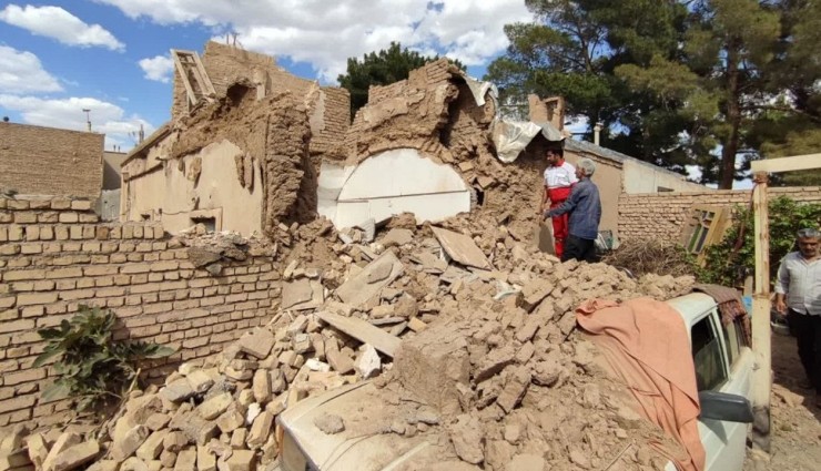 İran'da Deprem: 4 Kişi Öldü, 120 Kişi Yaralandı!