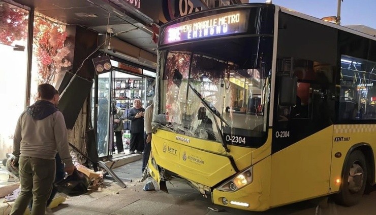 İETT Otobüsü Gelinlik Mağazasına Daldı!