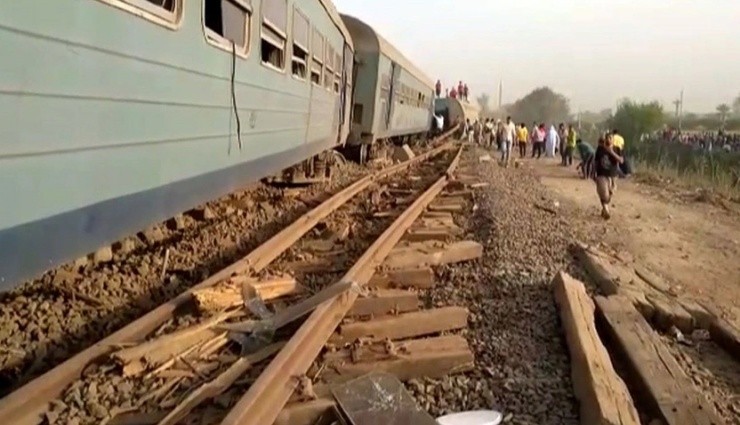 İki Yolcu Treni Çarpıştı! Ölü Ve Yaralılar Var!