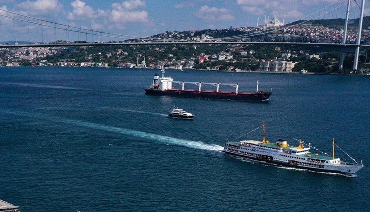 İstanbul Boğazı'nda Gemi Trafiği Çift Yönlü Askıya Alındı!