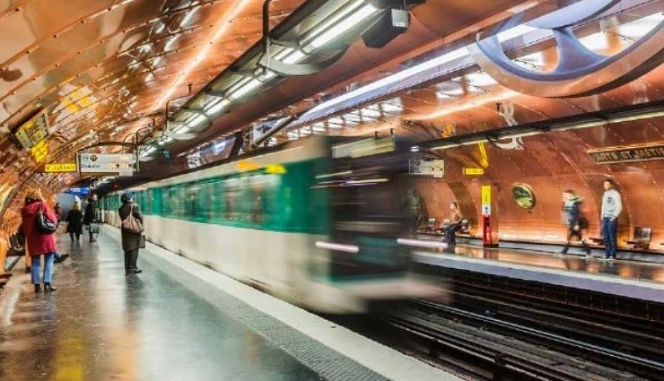 Metroda Doğan Bebeğe Ömür Boyu Ücretsiz Ulaşım!