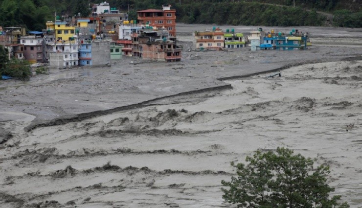 Nepal'de Sel Ve Heyelan: 10 Ölü, 7 Kayıp!