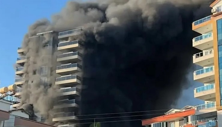 Antalya'da Otel İnşaatında Yangın!