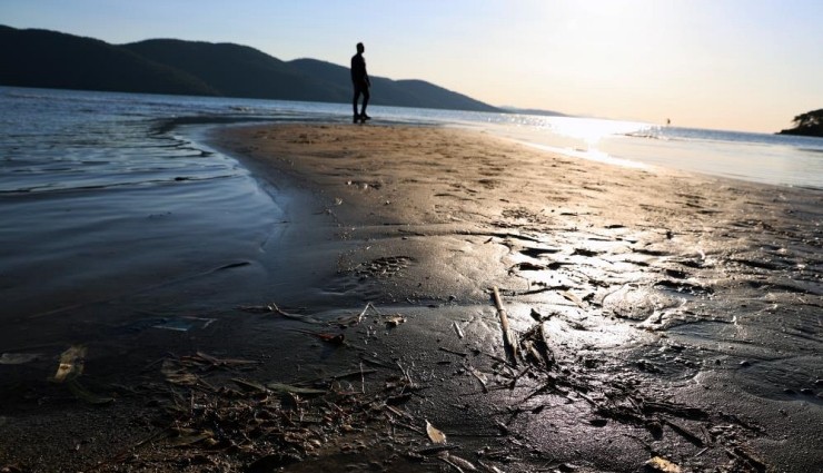 Akyaka'da Deniz Suyu 12 Metre Çekildi!