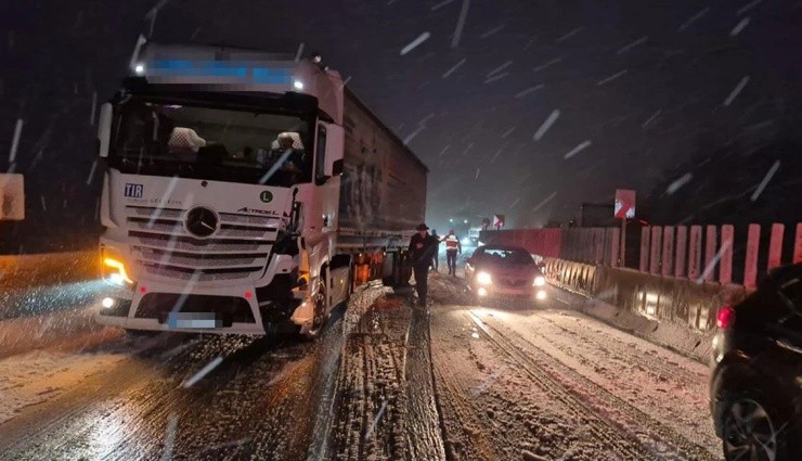 Bolu Dağı Tüneli'nde 10 Araç Birbirine Girdi!