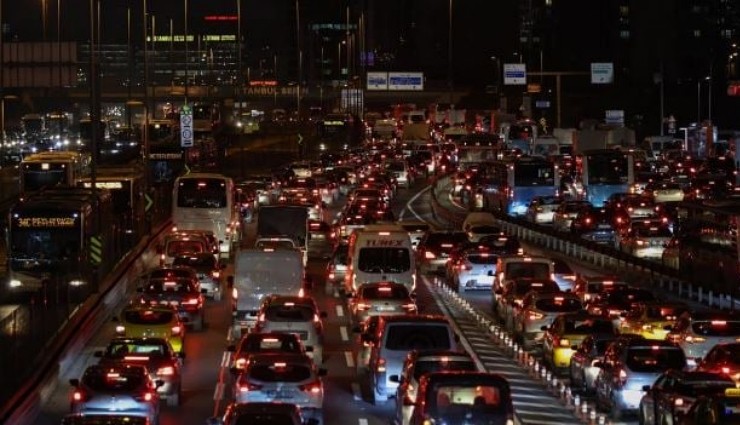 Okullar Açıldı, İstanbul'da Trafik Felç Oldu!