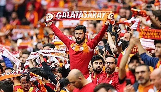 Galatasaray'da Tren Kalkıyor! 10 Kişi Yolcu!